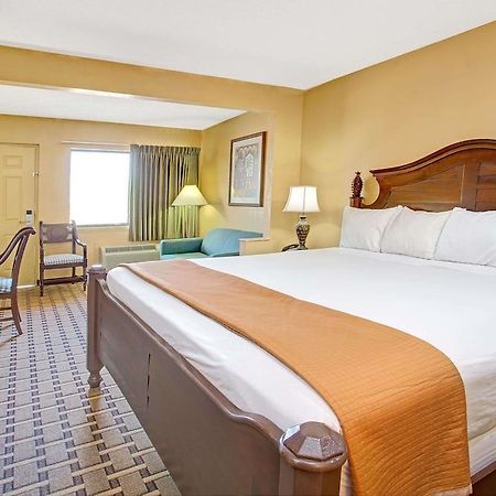 แทรเวลลอดจ์ สวีท บาย วินด์แฮม คิสซิมมี ออเรนจ์ Hotel ภายนอก รูปภาพ